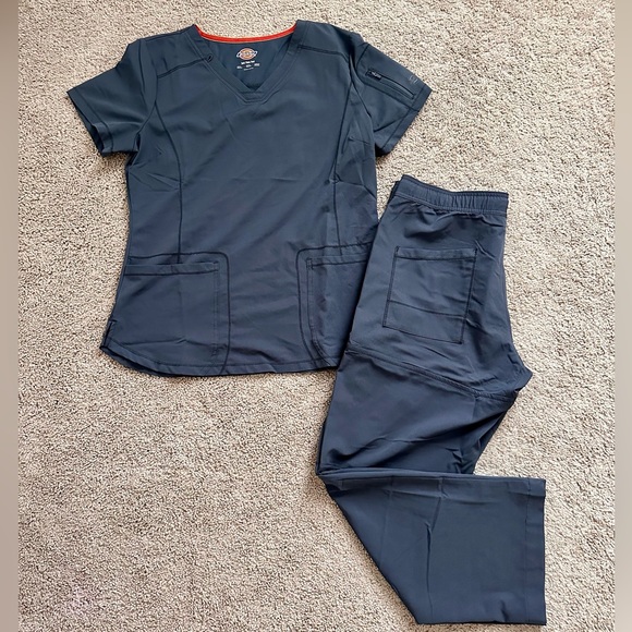 Dickies Dynamix Women's Pewter V-Neck Scrub Top Set Size M Cargo Pants MP Petite - Picture 1 of 14